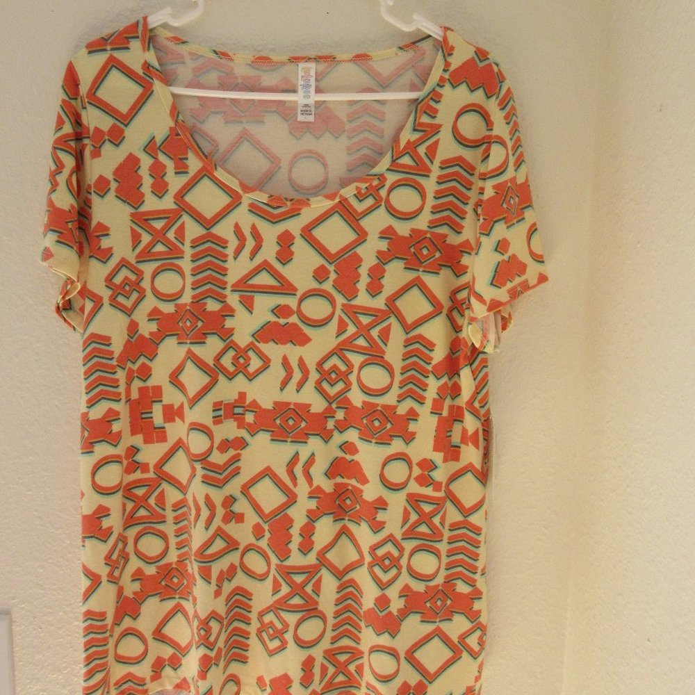 LULAROE Top Size L NWT's